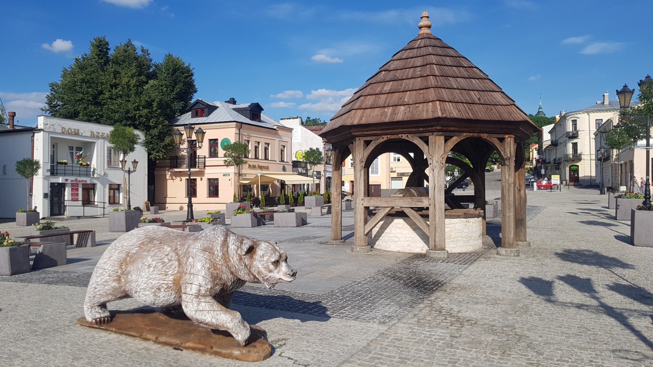 Chełm Plac Łuczkowskiego Zabytkowa Studnia Atrakcje w Chełmie