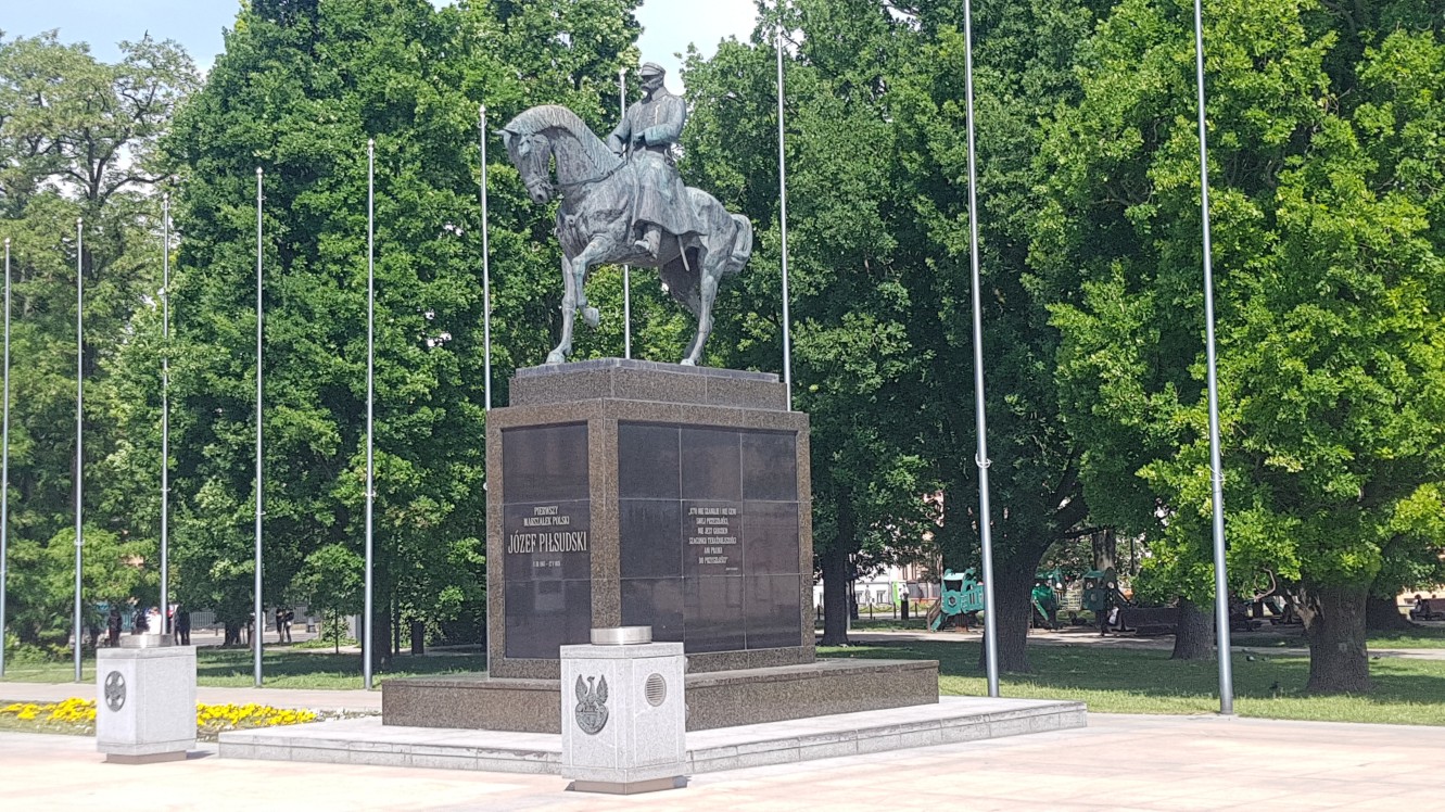 plac litewski pomnik jozefa pilsudskiego